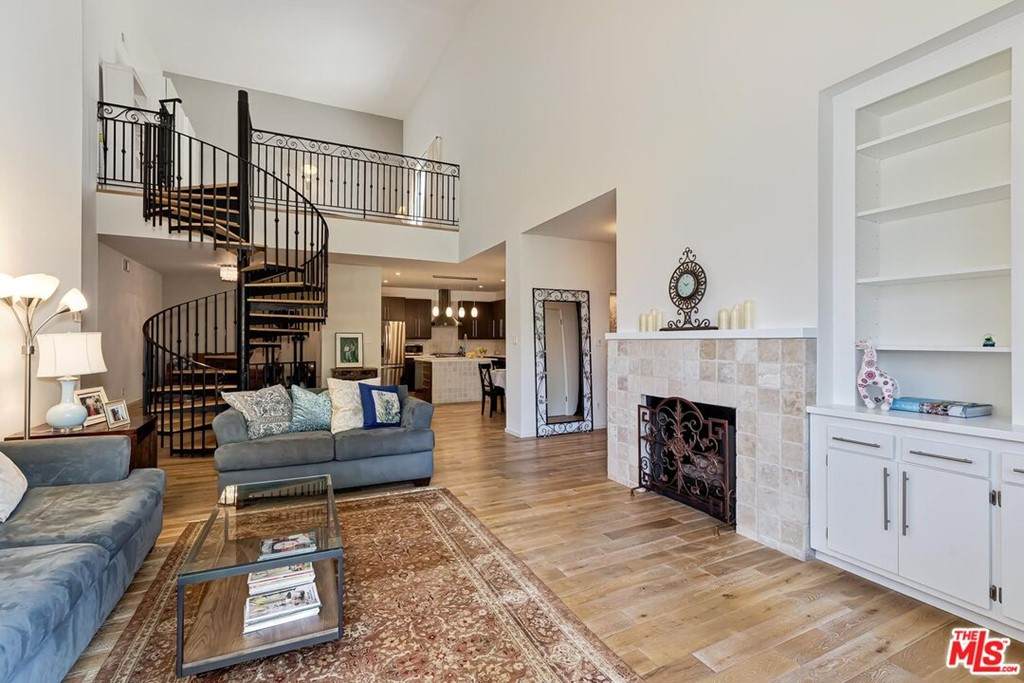 1505 Bentley Avenue - Photo 1