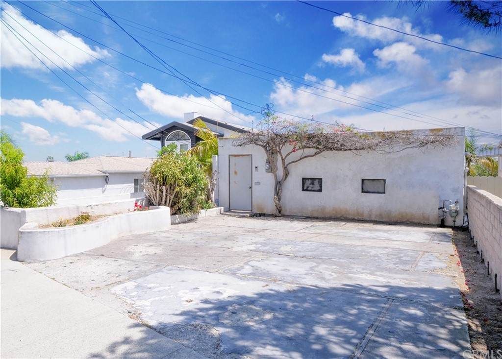 1534 Wollacott Street - Photo 1