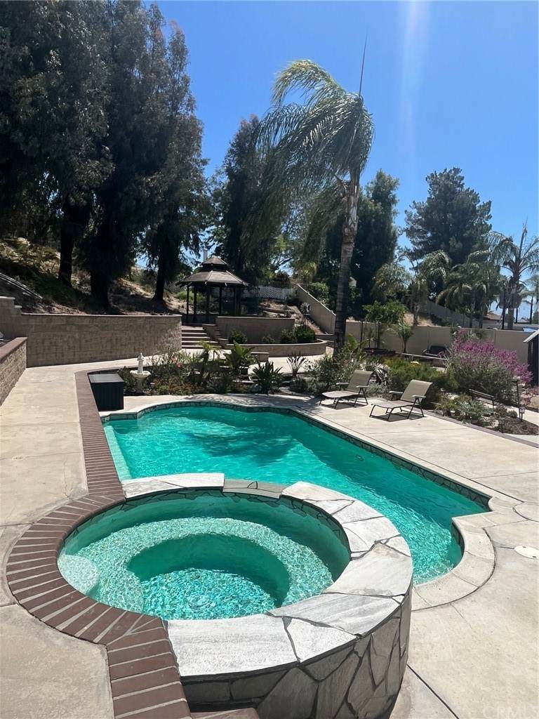 24816 Shoshone Drive - Photo 1