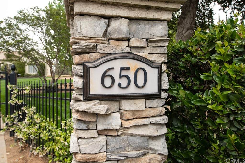 650 Sunset Drive - Photo 1