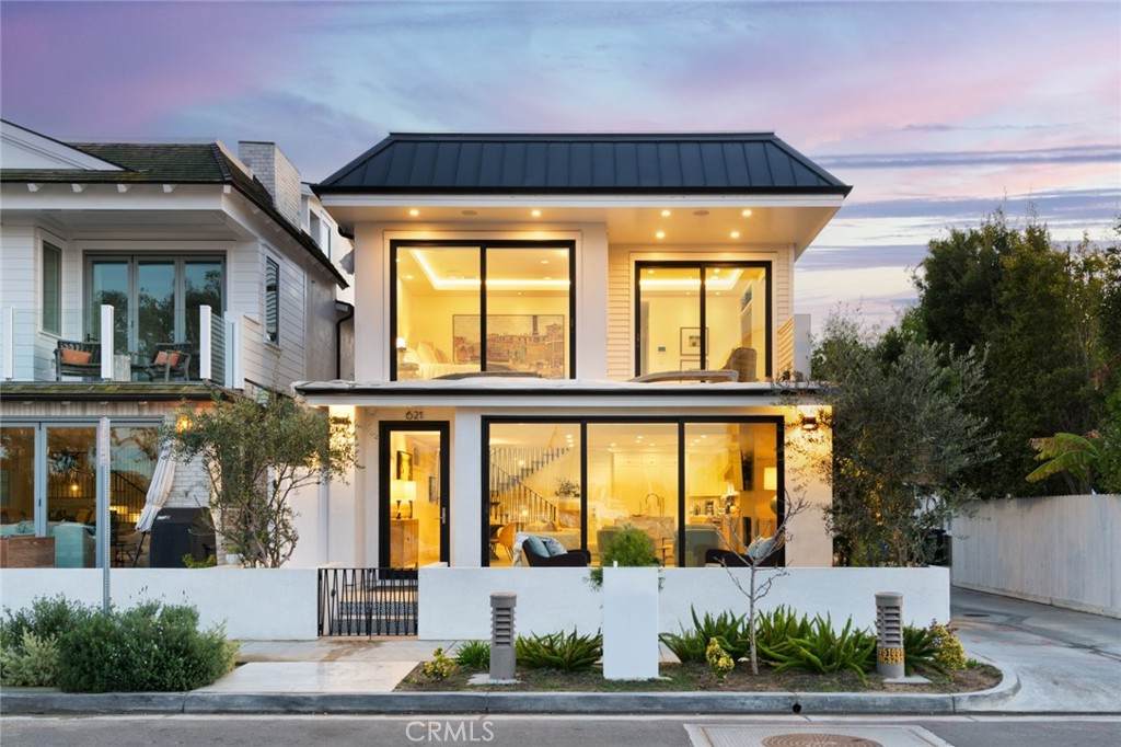 621 Bay Avenue - Photo 1