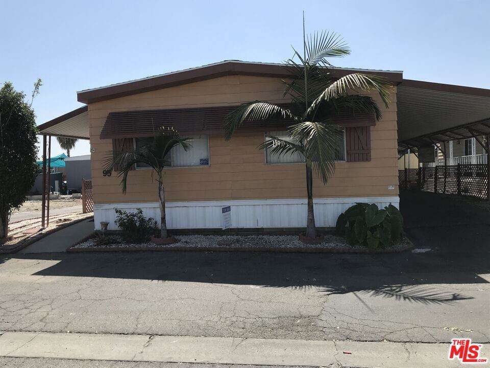 5450 Paramount Boulevard - Photo 1