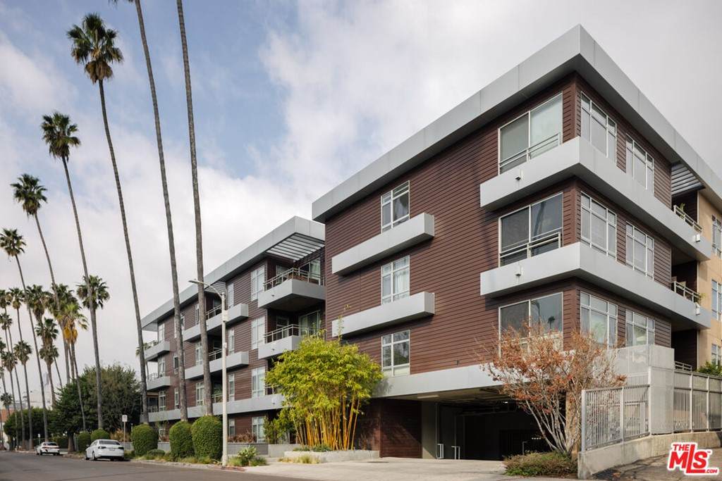6001 Carlton Way - Photo 1