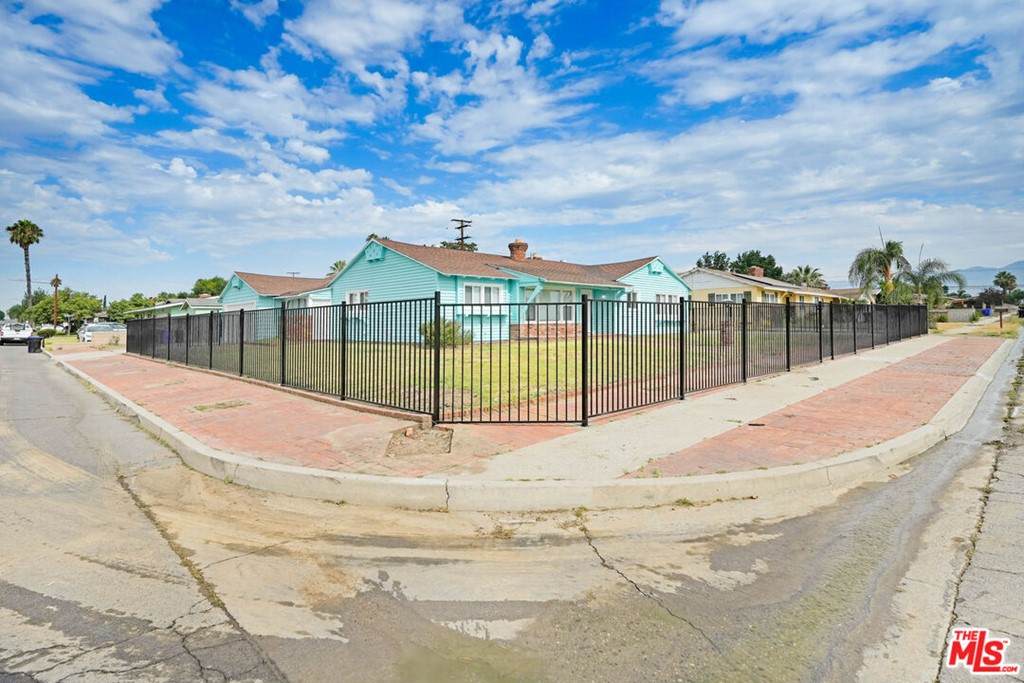 716 Sycamore Avenue - Photo 1