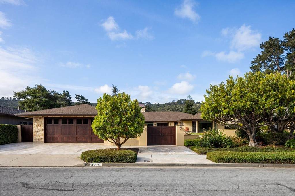 8018 River Place - Photo 1