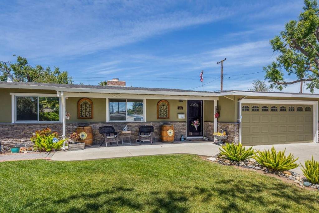 691 Albert Way - Photo 1