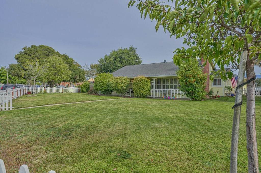 302 Elwood Street - Photo 1