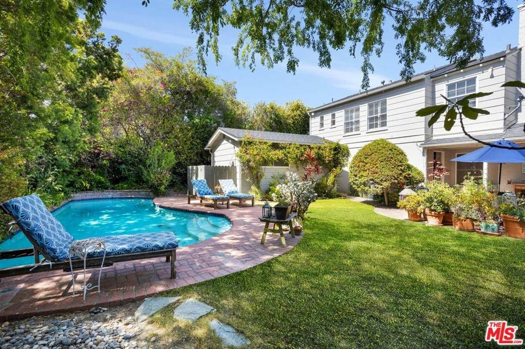 277 Bronwood Avenue - Photo 1