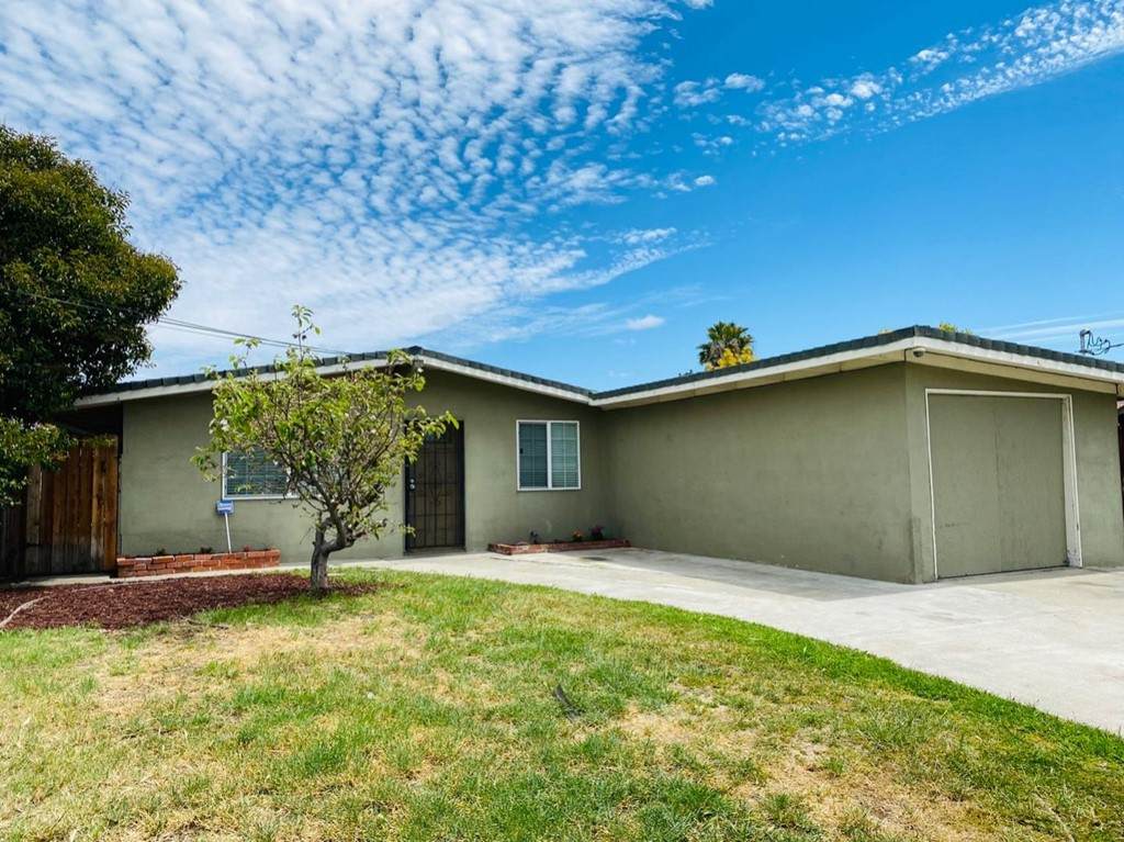 27730 Pensacola Way - Photo 1