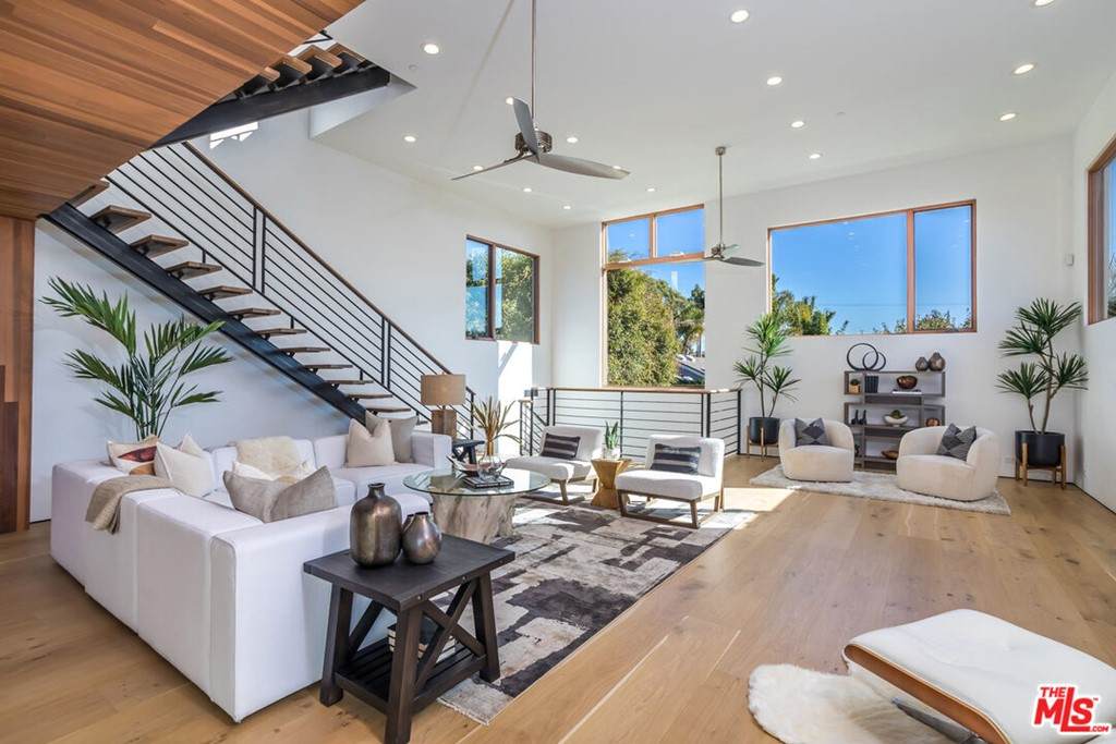 661 Broadway Street - Photo 1