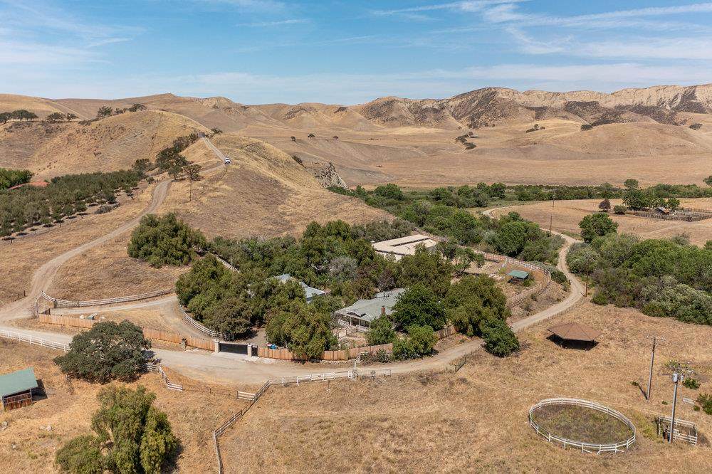 2751 Thomas Road - Photo 1