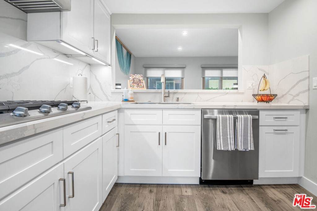 6716 Clybourn Avenue - Photo 1