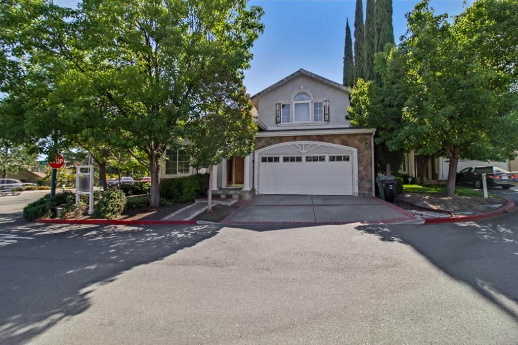 992 Dee Court - Photo 1