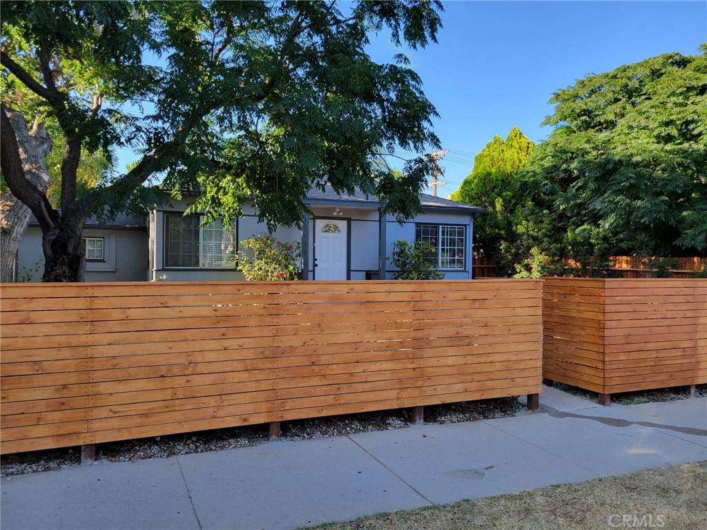 17913 Burbank Boulevard - Photo 1