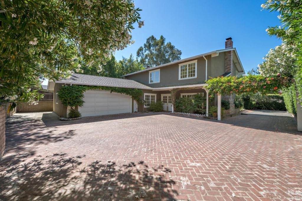 1105 Deanna Drive - Photo 1