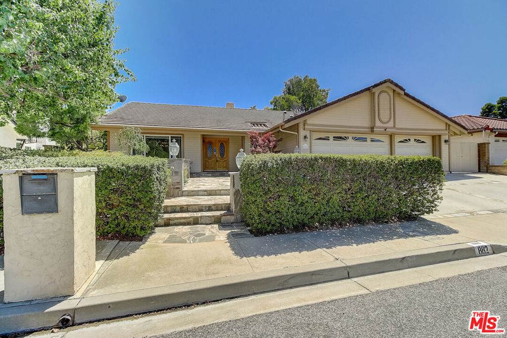 882 Lynnmere Drive - Photo 1