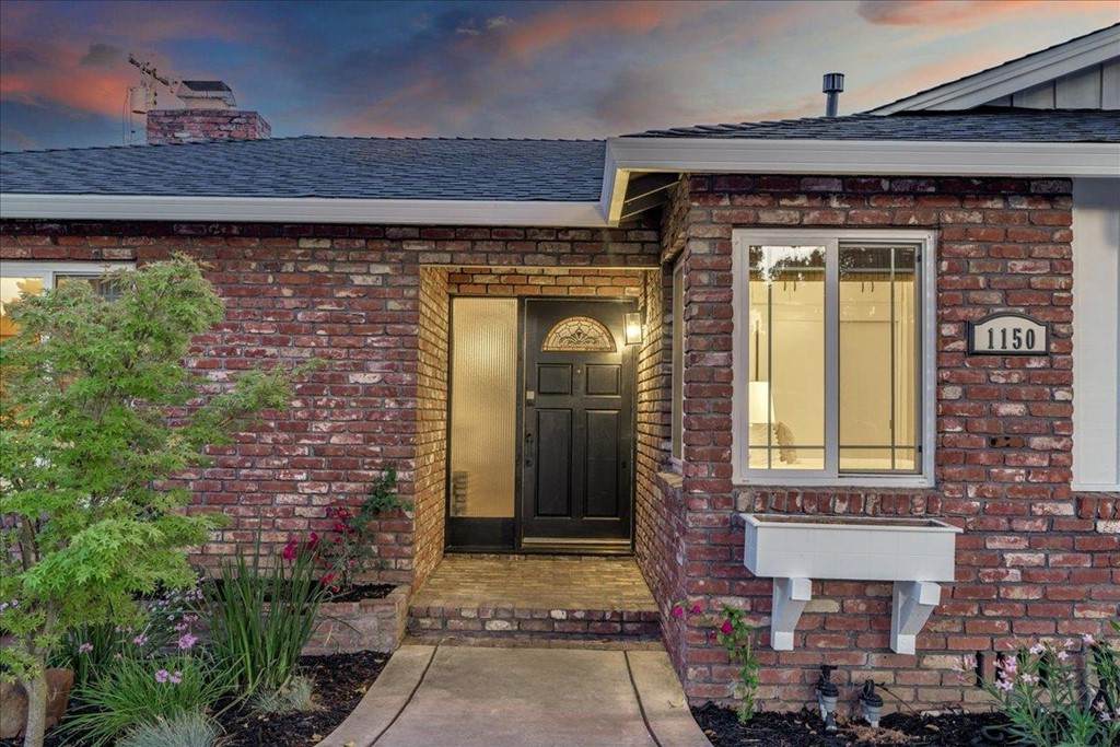 1150 Denise Way - Photo 1