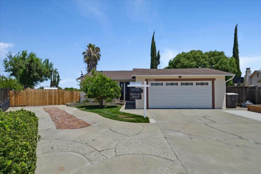1311 Standridge Ct - Photo 1
