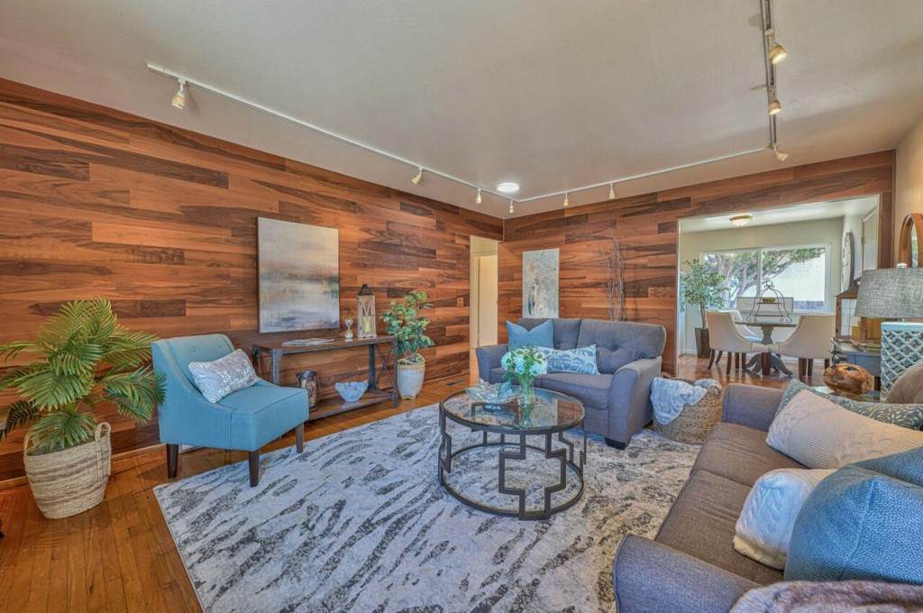 432 Andrew Circle - Photo 1