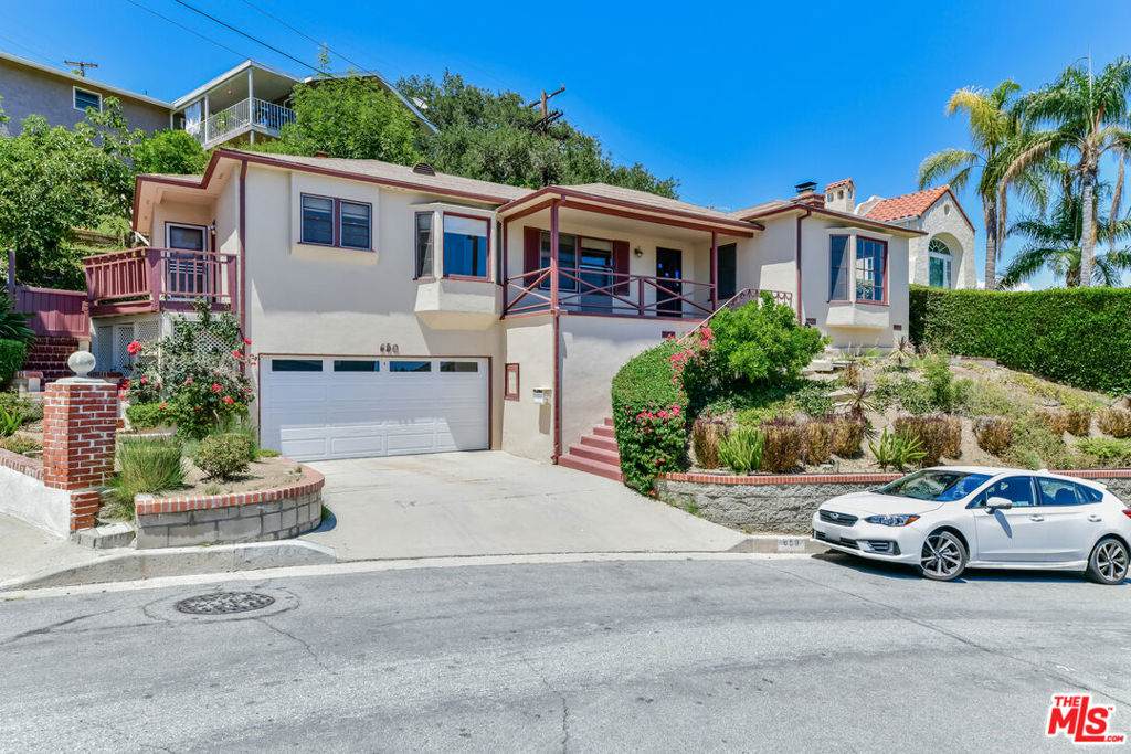 650 Corwin Avenue - Photo 1