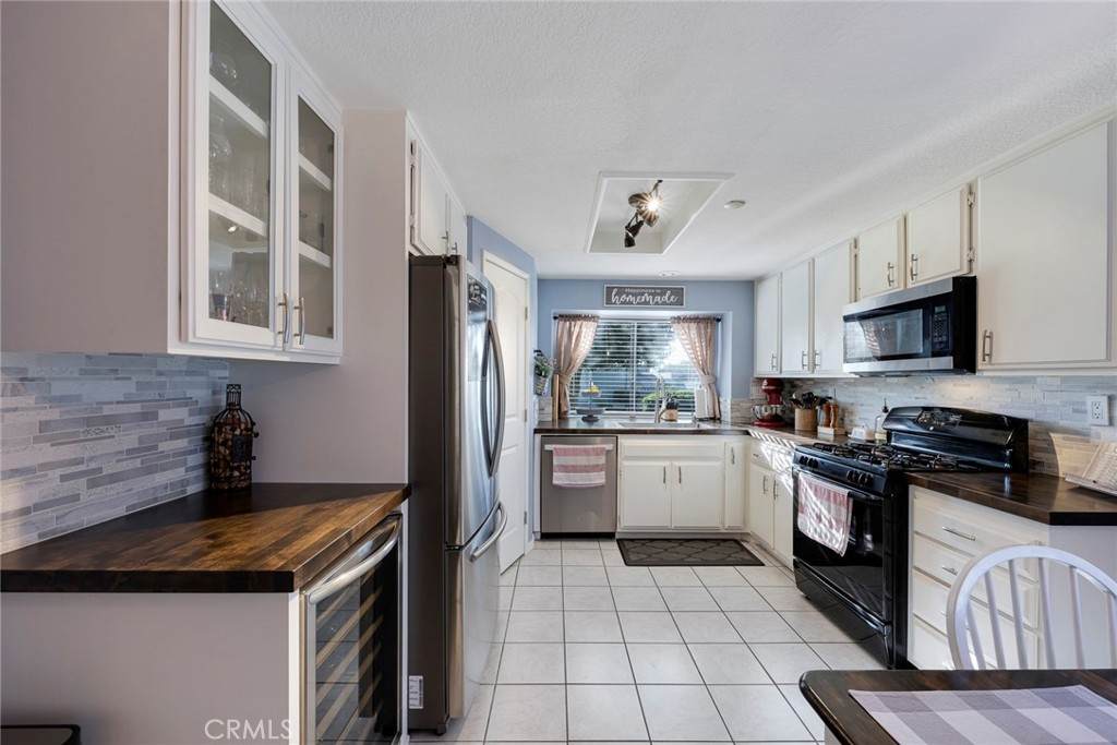 260 Seneca Circle - Photo 1