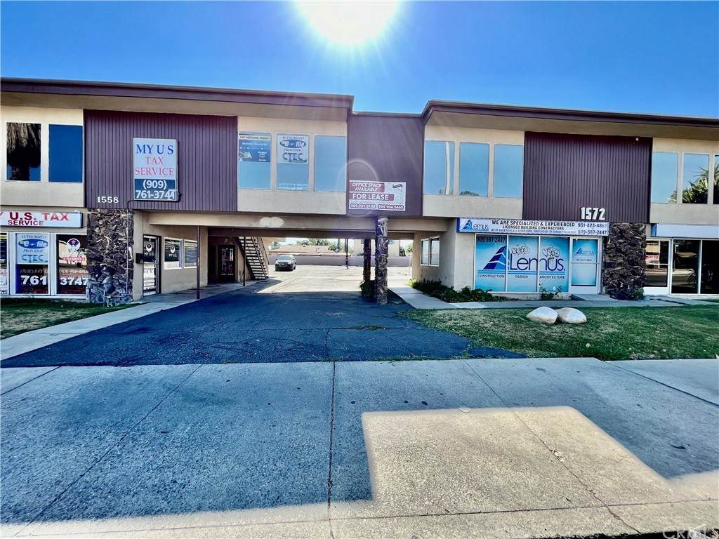 1558 Waterman Avenue - Photo 1