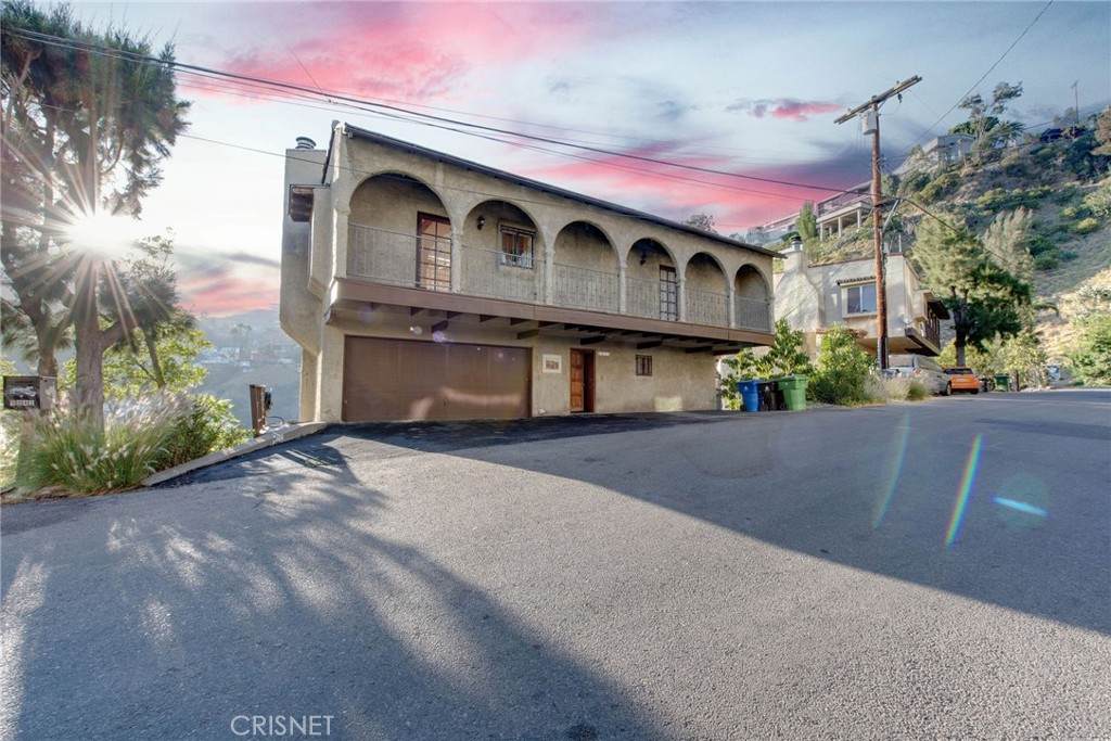 1943 Sunset Plaza Drive - Photo 1
