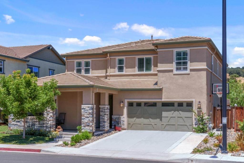 2611 Apple Tree Way - Photo 1