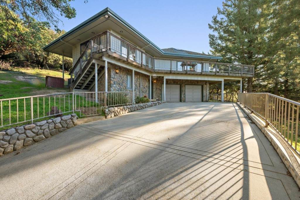 450 Fox Run - Photo 1