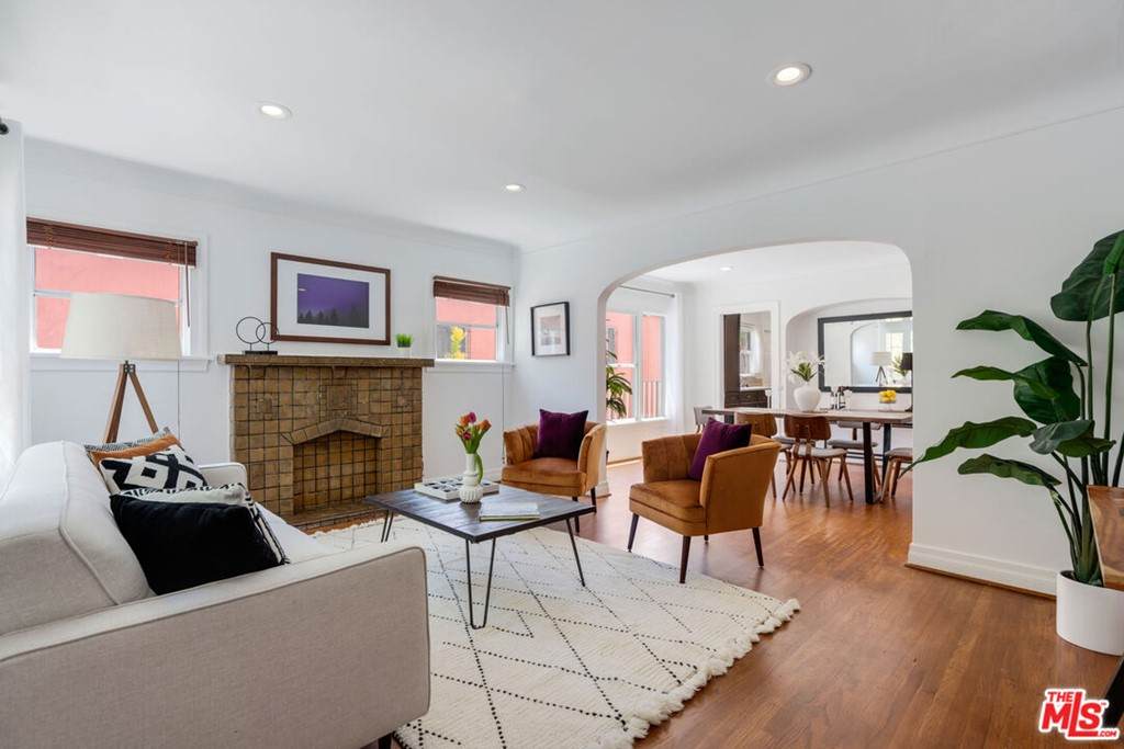 531 Poinsettia Place - Photo 1