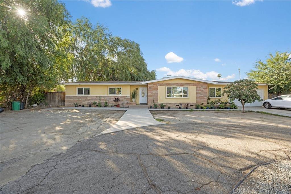 1929 Oakland Avenue - Photo 1