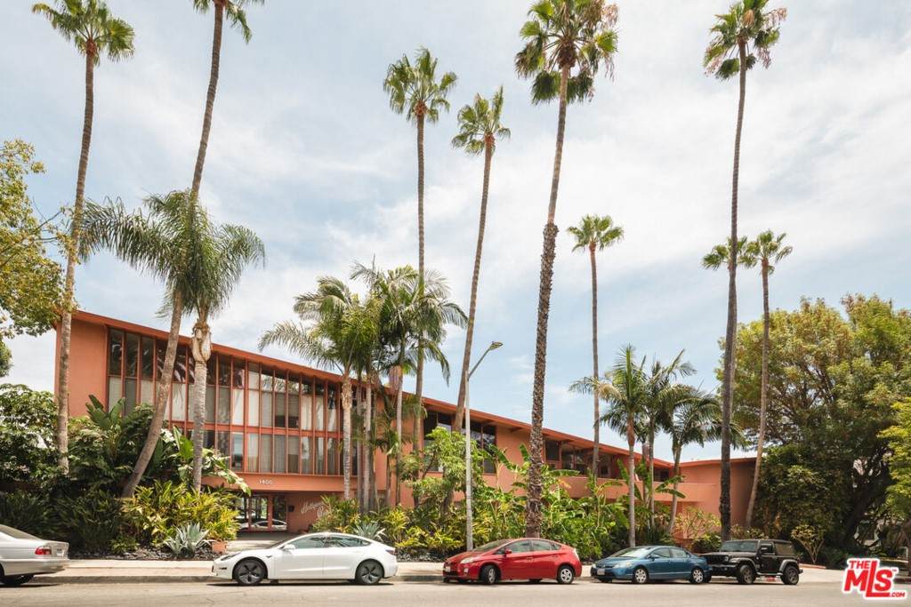 1400 Hayworth Avenue - Photo 1