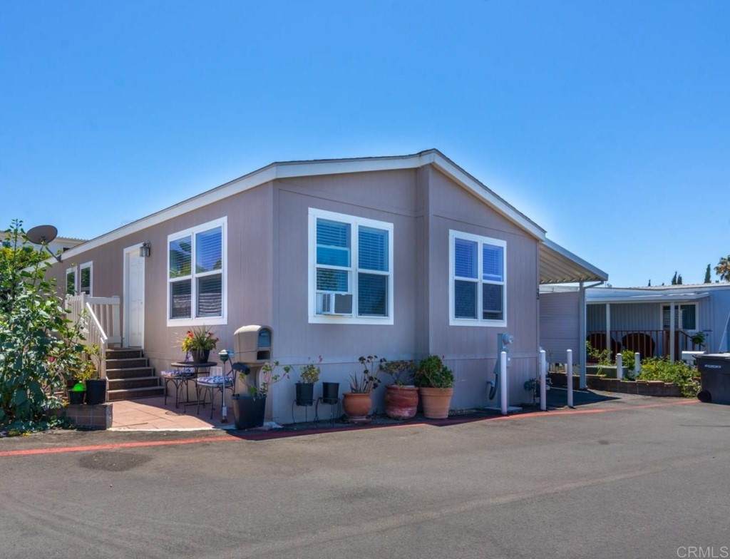 200 Olive Avenue - Photo 1