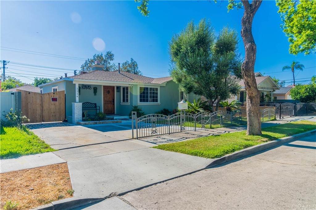 1114 Garnsey Street - Photo 1