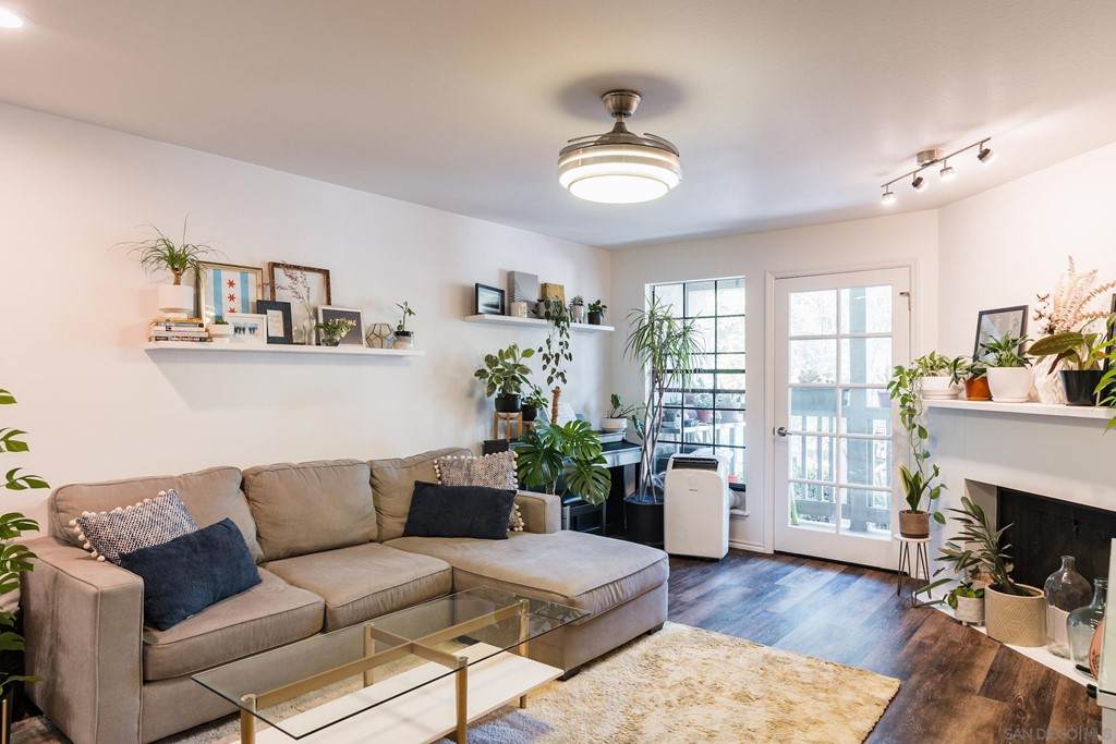 3985 Hortensia St - Photo 1