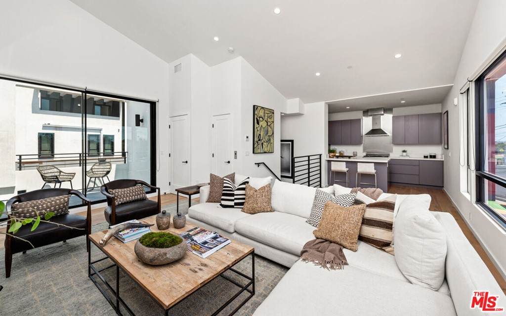 1176 Nelrose Avenue - Photo 1