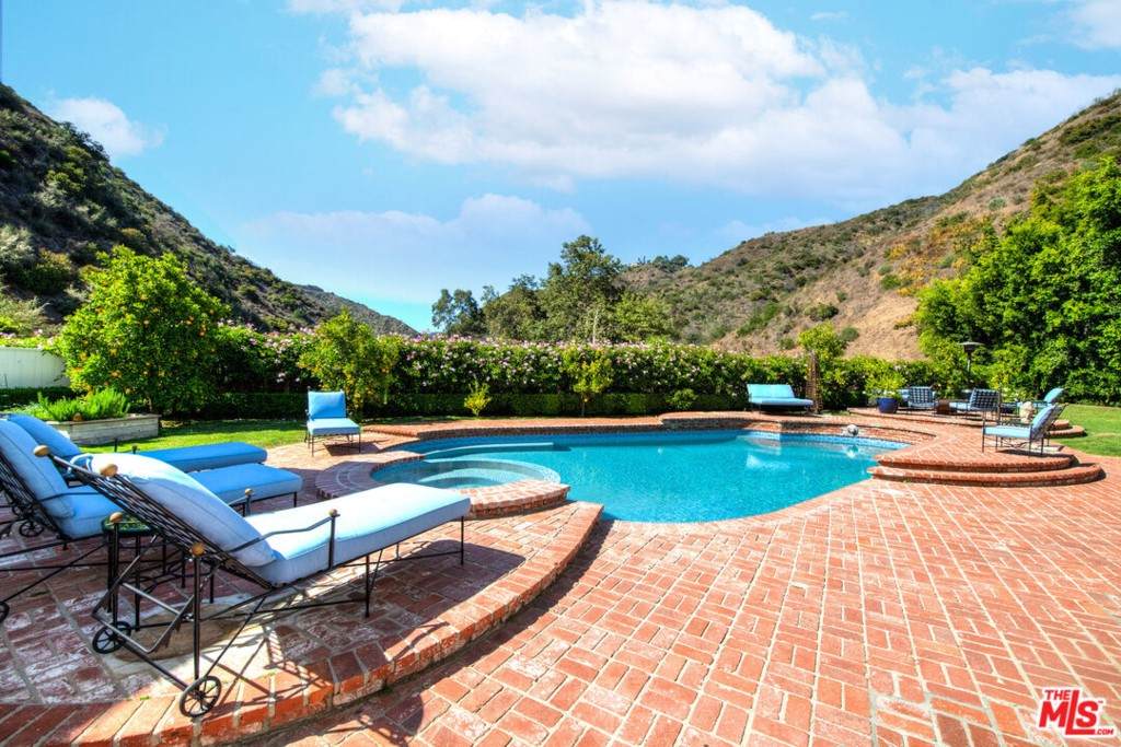 1498 Moraga Drive - Photo 1