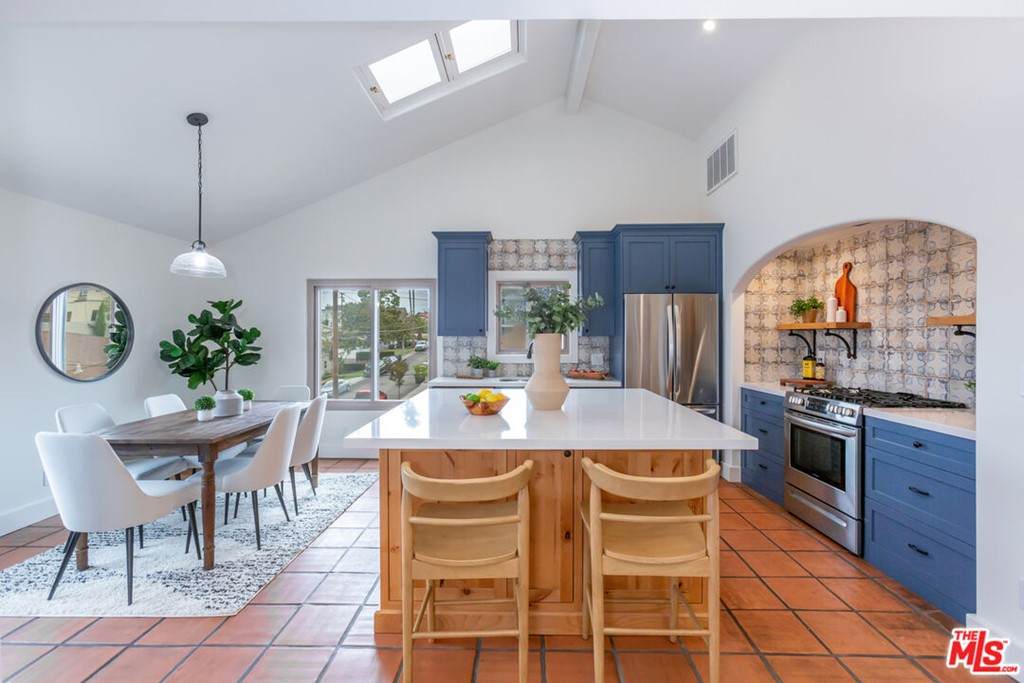 535 Walnut Avenue - Photo 1