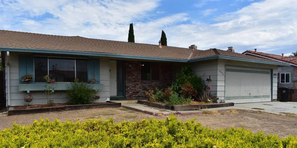 3846 Ashridge Lane - Photo 1