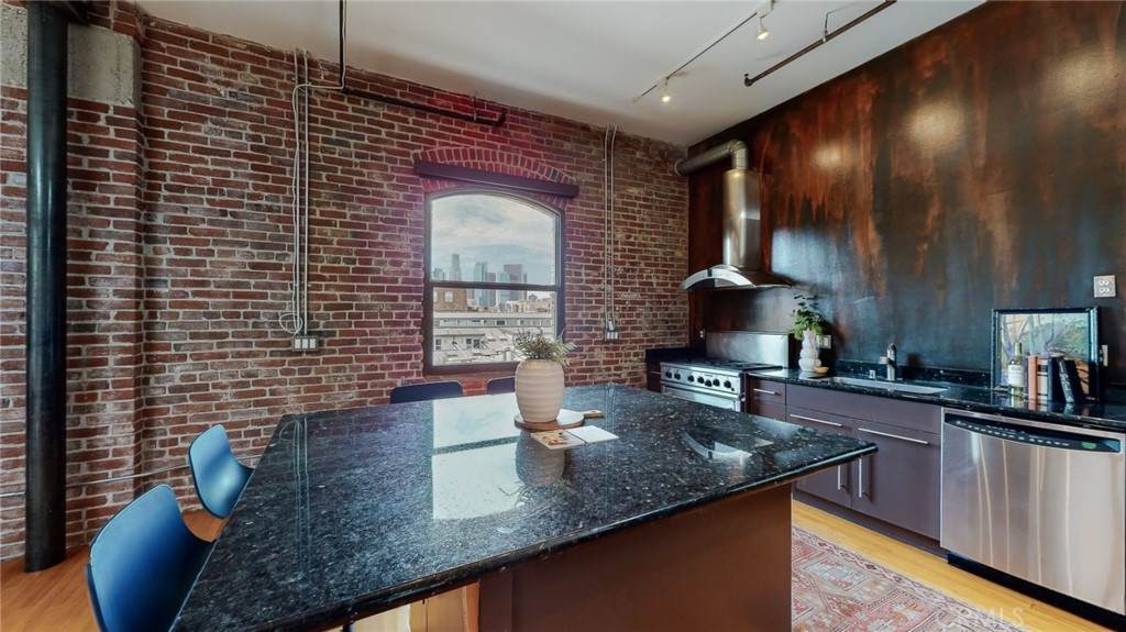 215 Santa Fe Avenue - Photo 1