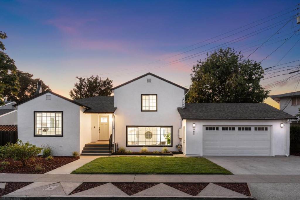 904 Larkspur Drive - Photo 1