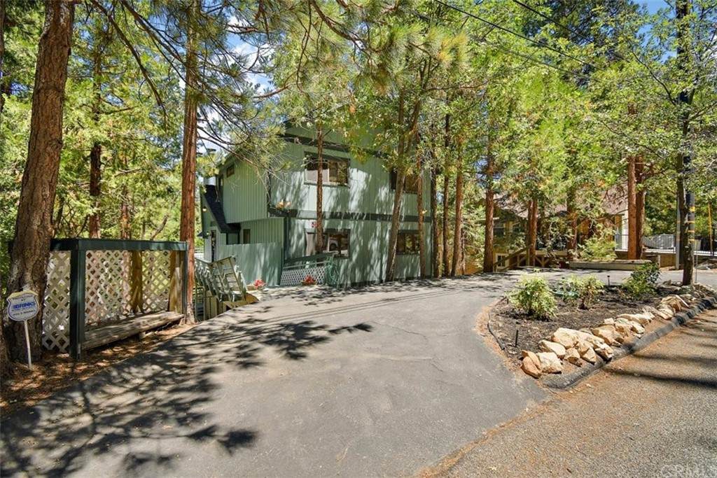 550 Pioneer Road - Photo 1