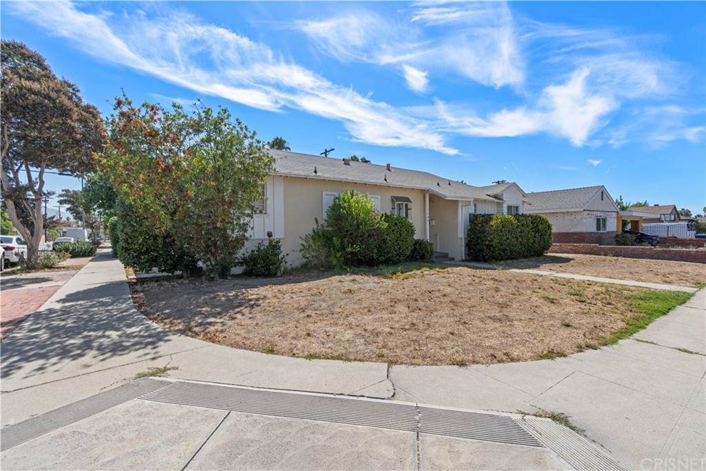 7704 Bellaire Avenue - Photo 1