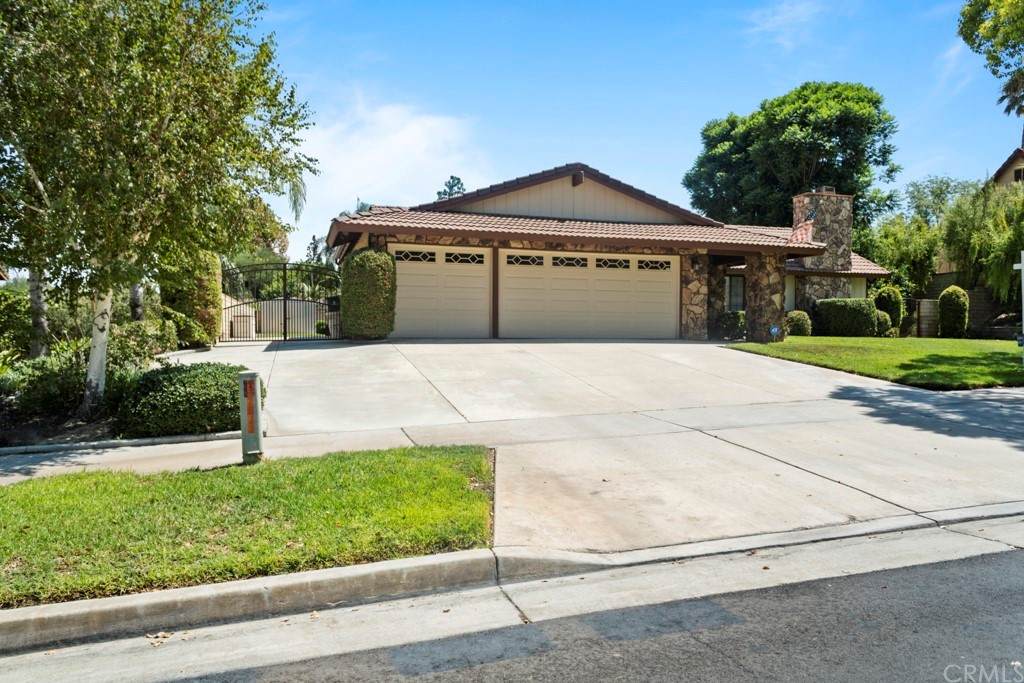 2633 Sovereign Way - Photo 1