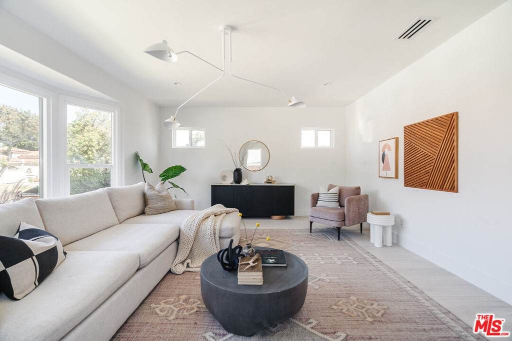 4122 Bronson Avenue - Photo 1