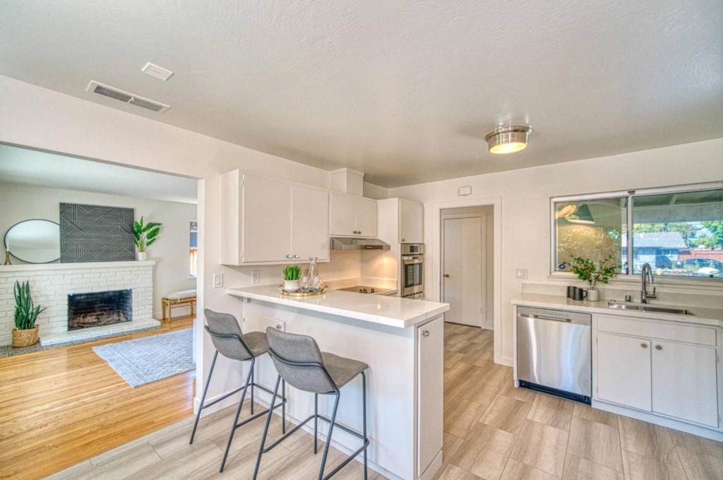 3160 Vistamont Drive - Photo 1