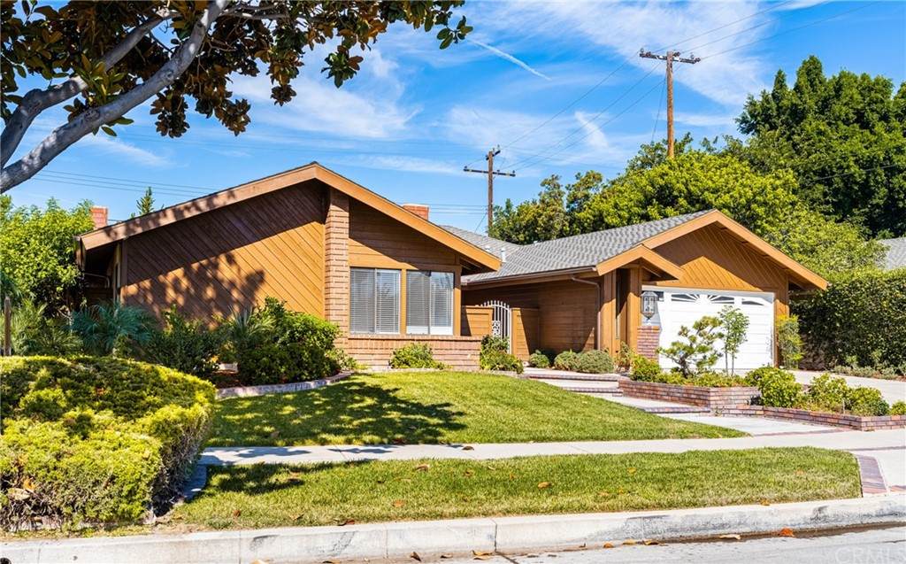 605 Sycamore Avenue - Photo 1