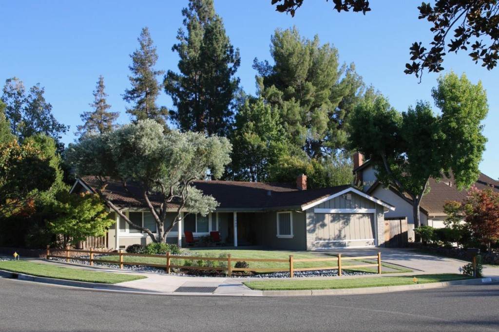3060 Beckley Drive - Photo 1