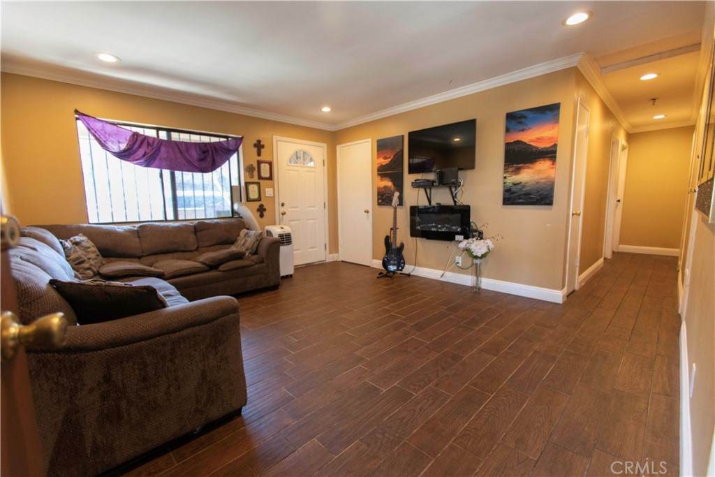 929 E Street - Photo 1
