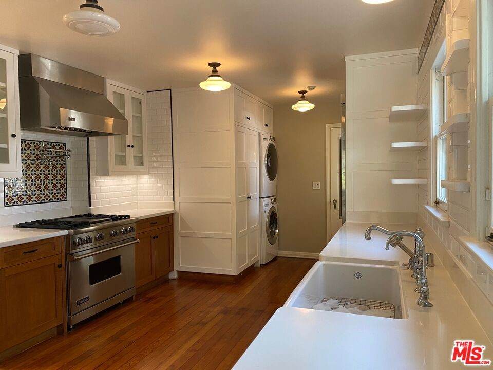 2303 Midvale Avenue - Photo 1